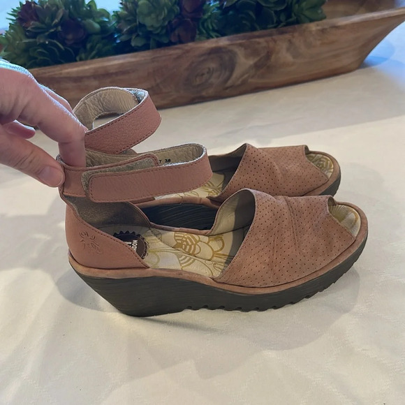 FLY London‎ Wedge Platform Sandal - Size 38 EUC - Picture 1 of 6